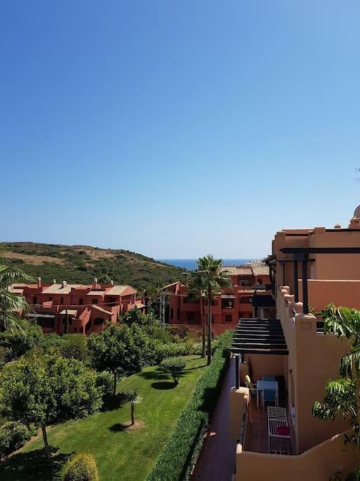 Penthouse Paradiso: 2Br Oasis In Casares Del Sol Exteriör bild