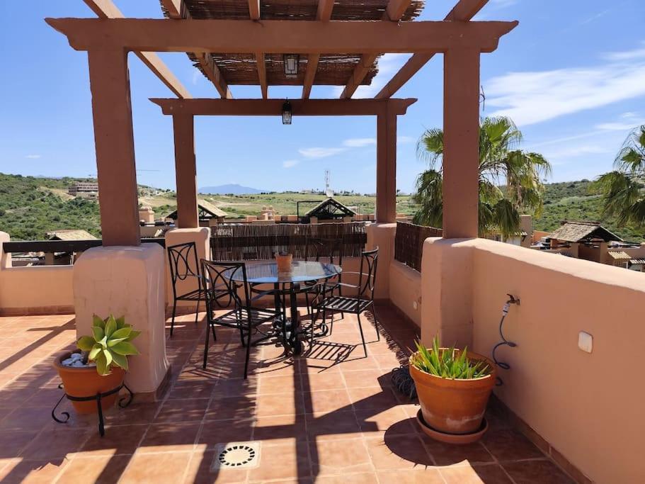 Penthouse Paradiso: 2Br Oasis In Casares Del Sol Exteriör bild