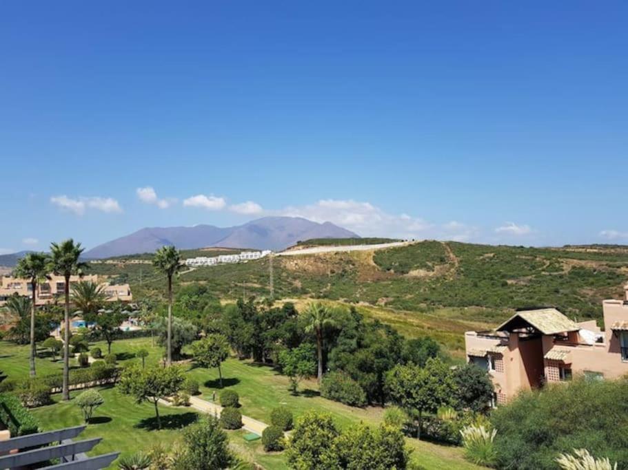 Penthouse Paradiso: 2Br Oasis In Casares Del Sol Exteriör bild