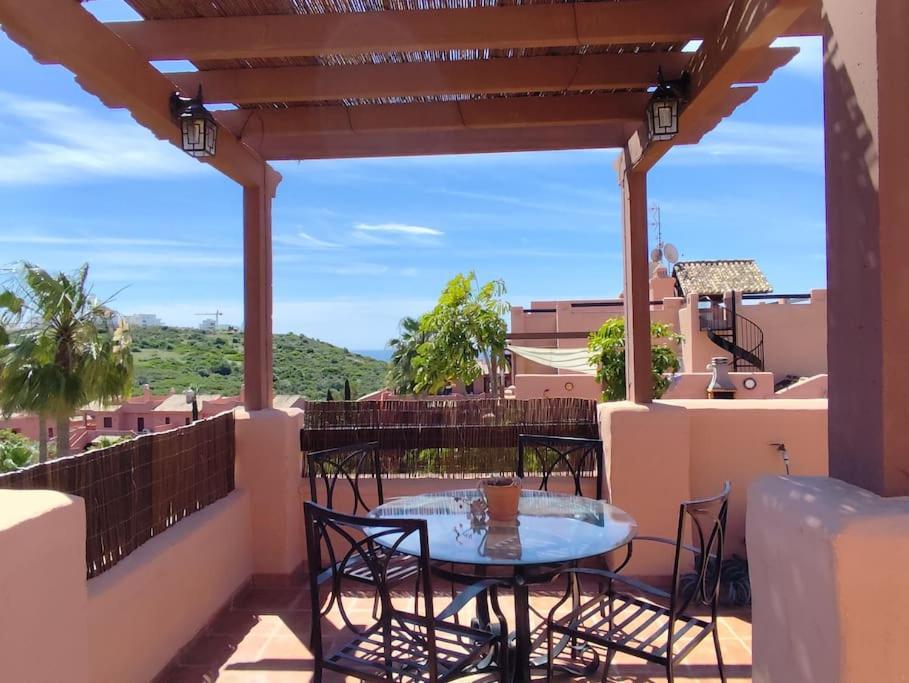 Penthouse Paradiso: 2Br Oasis In Casares Del Sol Exteriör bild